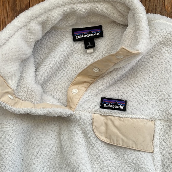white patagonia girls fleece button up - Picture 2 of 2